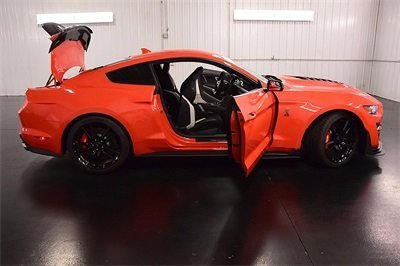 Used 2022 Ford Mustang Shelby GT500 w/ Handling Package image 32