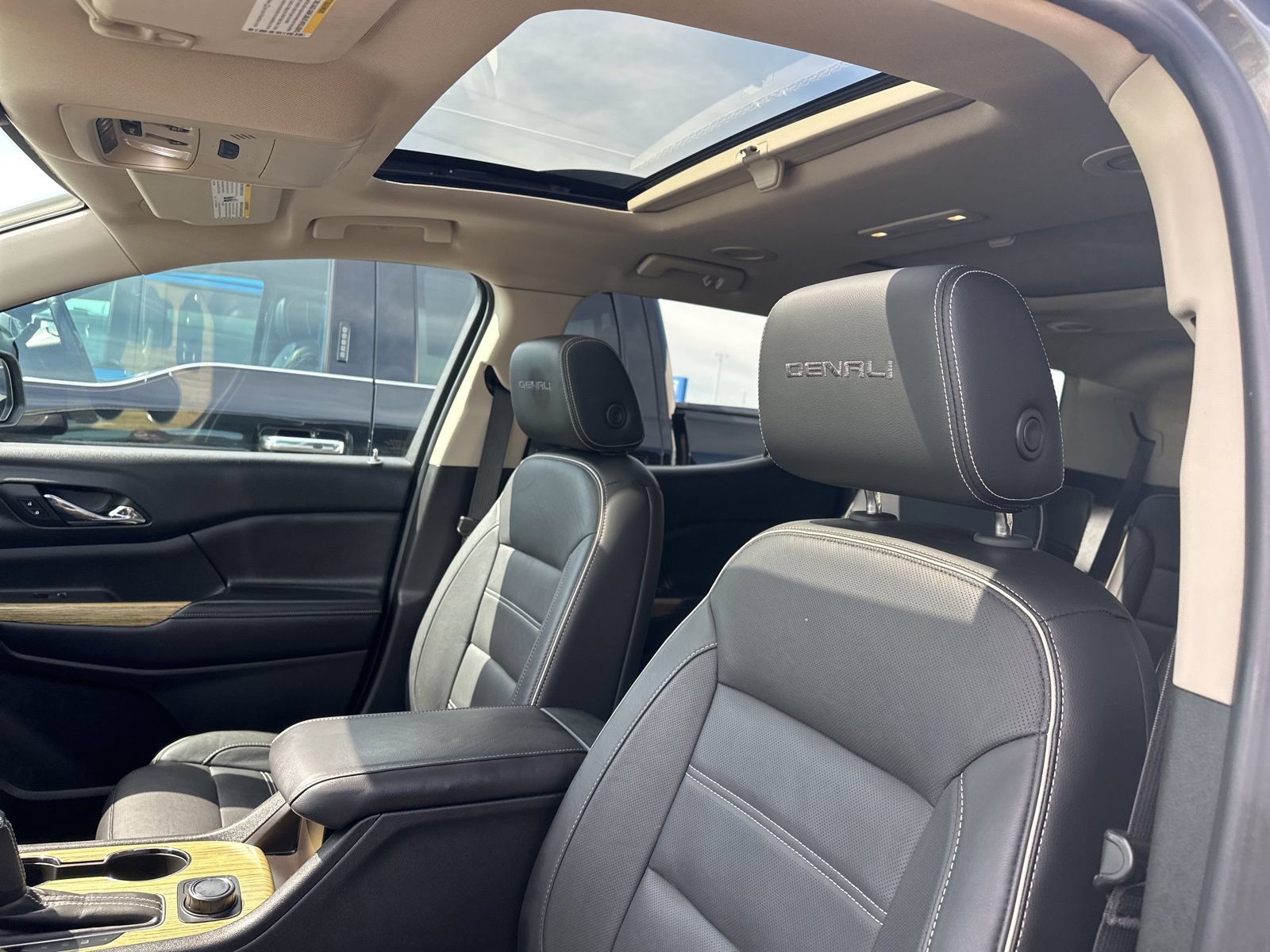 Used 2018 GMC Acadia Denali AWD/4WD image 12