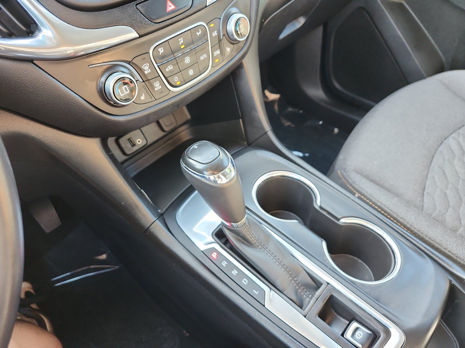 Used 2018 Chevrolet Equinox LT FWD image 21