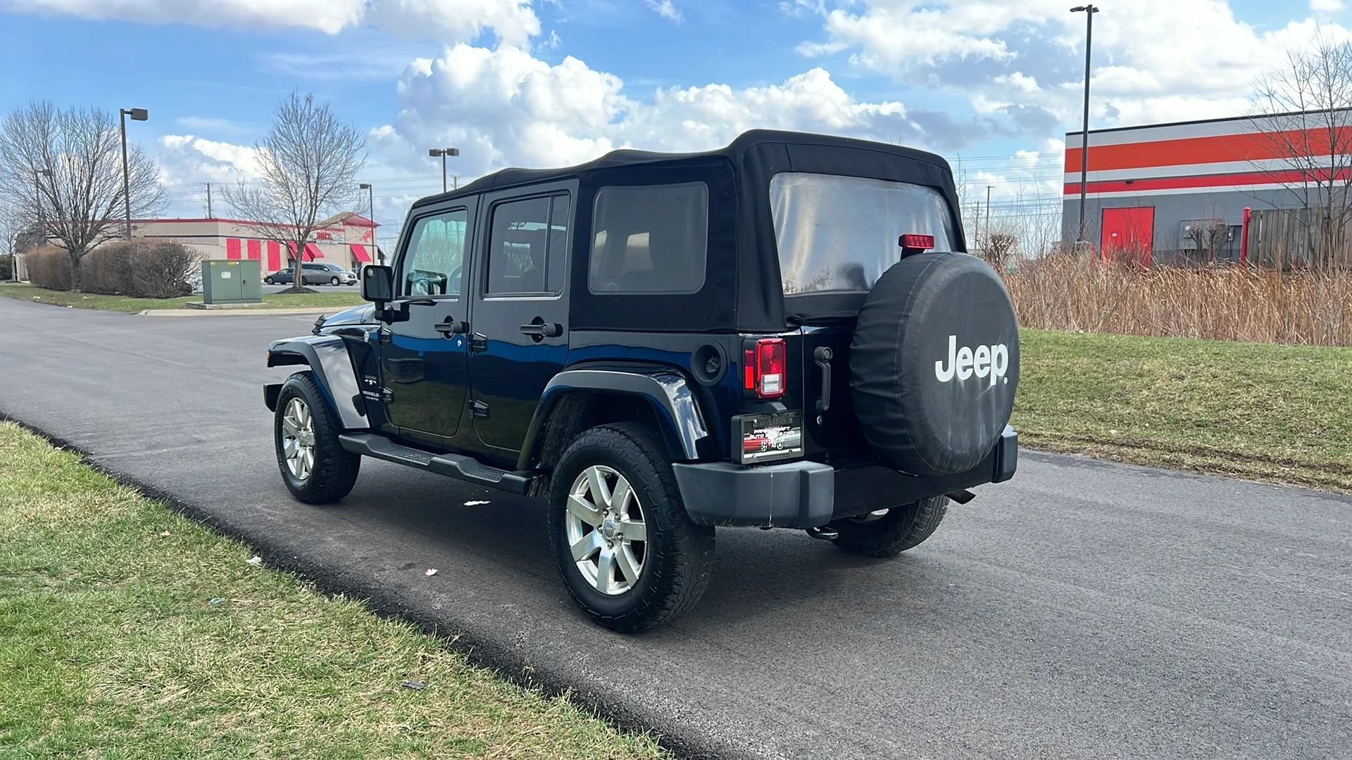 Used 2016 Jeep Wrangler Unlimited Sahara AWD/4WD image 7