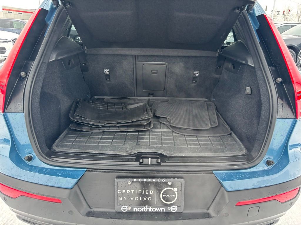 Certified 2023 Volvo XC40 B5 Plus w/ Driver Assist Package image 22