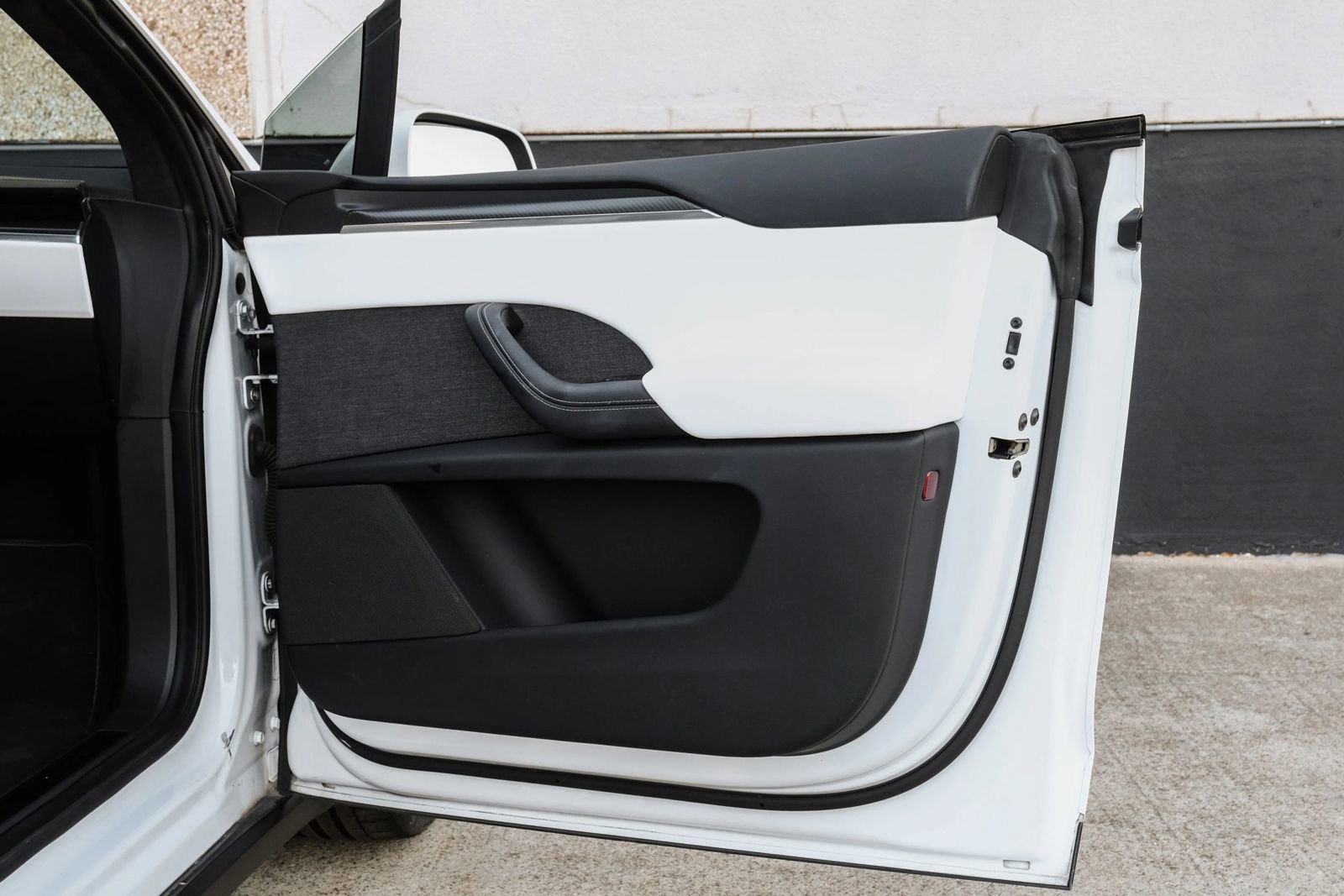 Used 2023 Tesla Model X Plaid image 59