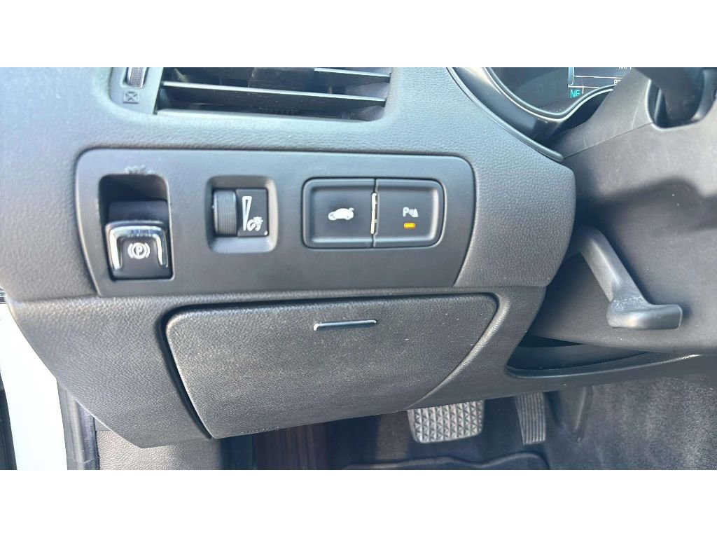 Used 2015 Chevrolet Impala LT w/ Convenience Package image 19