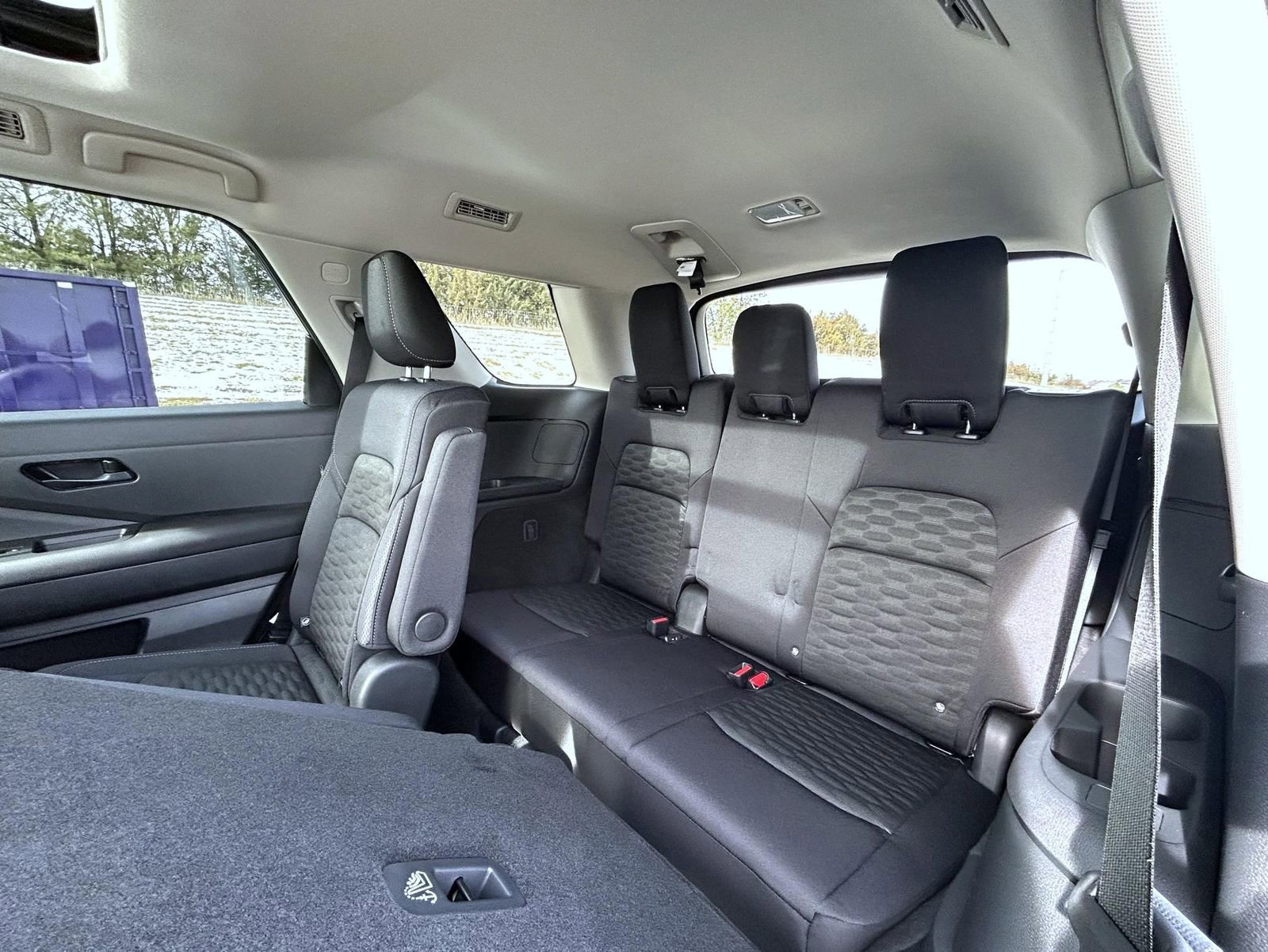 New 2025 Nissan Pathfinder SV w/ SV Premium Package image 12