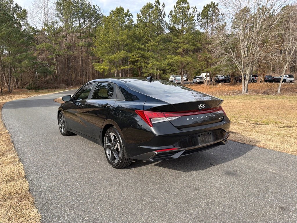 Used 2023 Hyundai Elantra Limited image 7