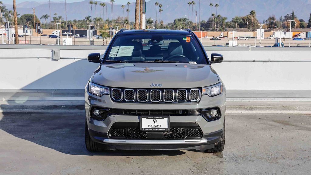 Used 2024 Jeep Compass Limited image 3