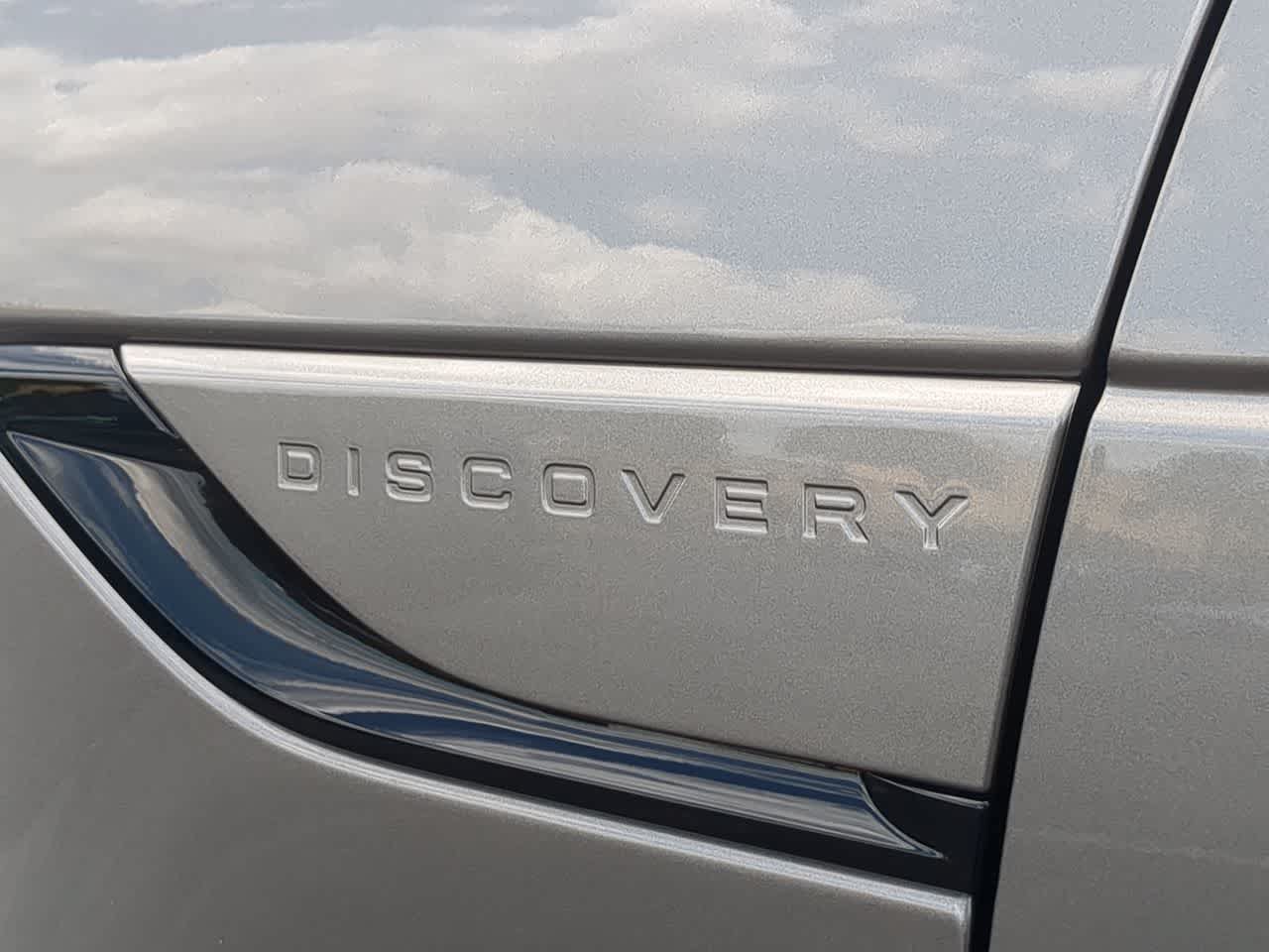 Certified 2025 Land Rover Discovery S AWD/4WD image 13