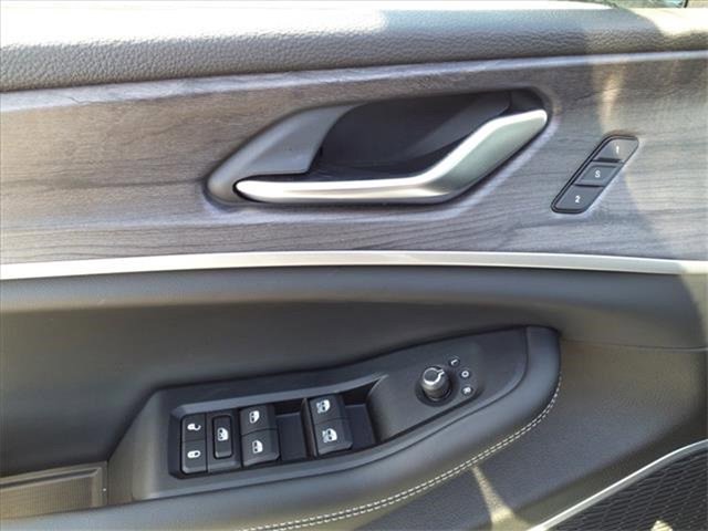 New 2022 Jeep Grand Cherokee Limited 4xe w/ Luxury Tech Group II image 18