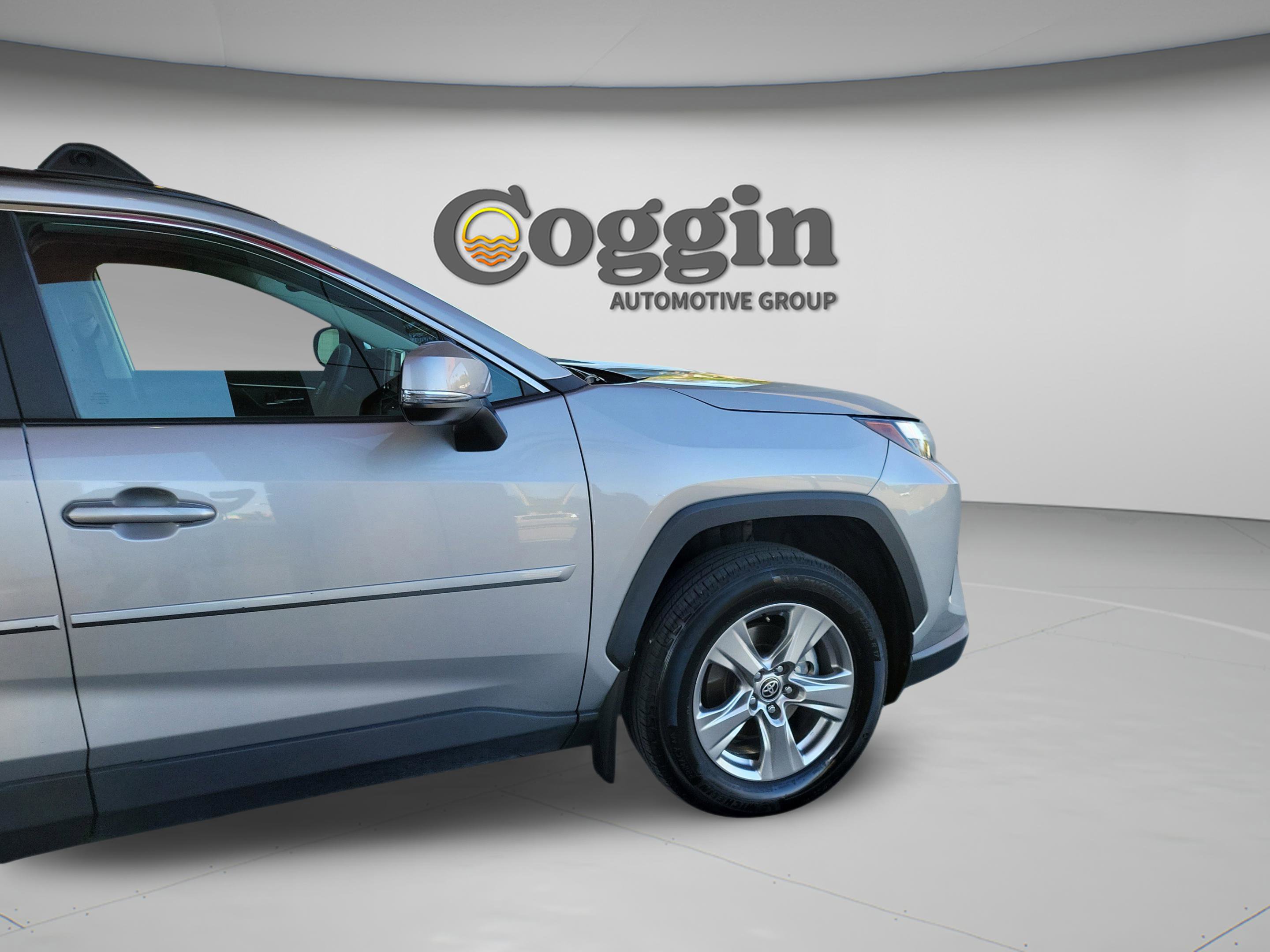 Used 2024 Toyota RAV4 XLE w/ Convenience Package image 32