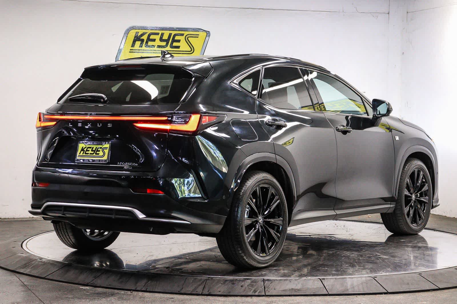 Used 2026 Lexus NX 450h+ F Sport AWD/4WD image 4