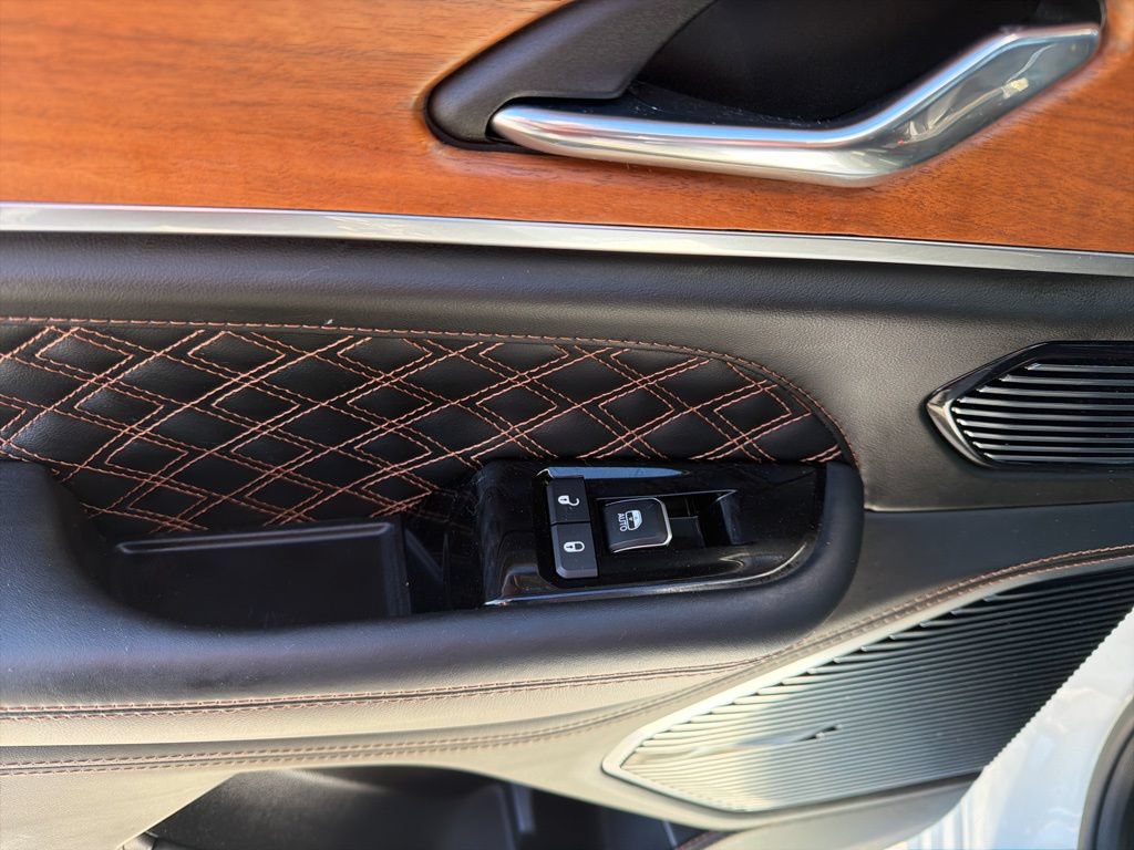 Used 2025 Jeep Grand Cherokee Summit AWD/4WD image 51