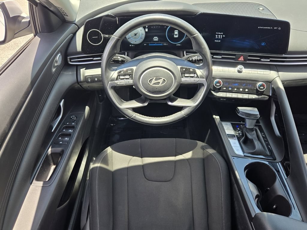 Certified 2024 Hyundai Elantra SEL w/ Convenience Package FWD image 13
