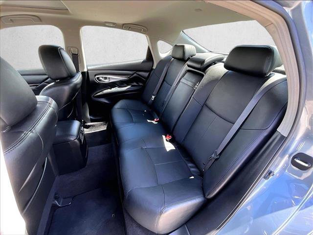 Used 2018 INFINITI Q70 Luxe RWD image 25