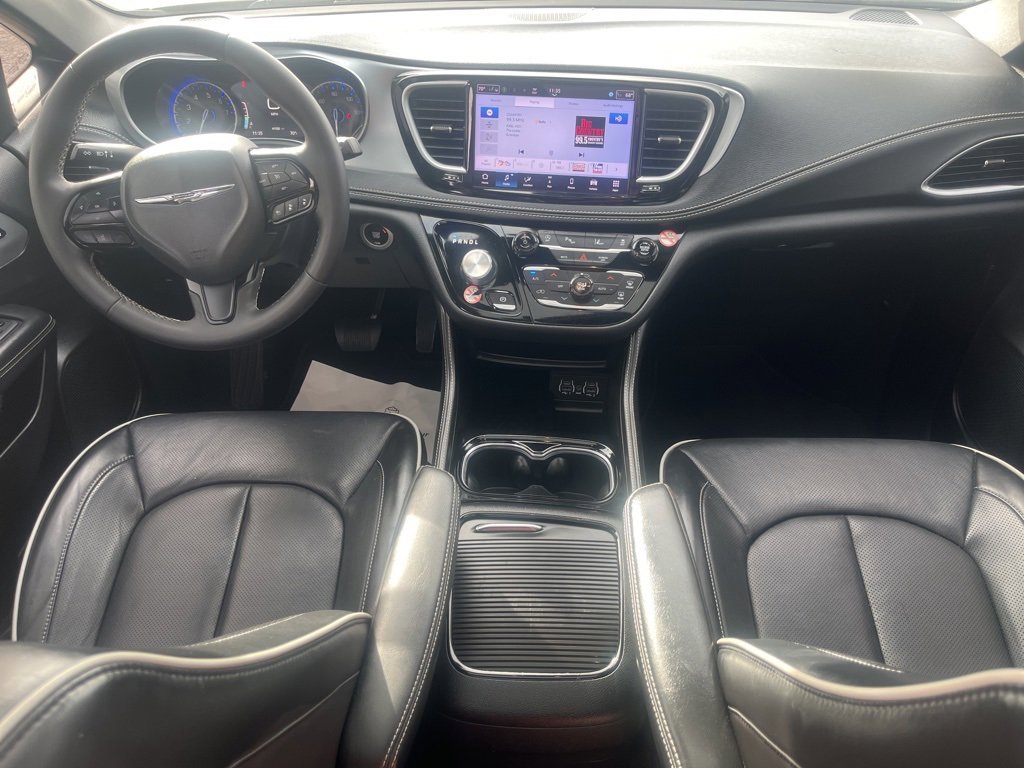 Used 2025 Chrysler Pacifica Limited image 26