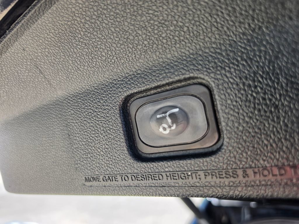 Used 2019 Ford Explorer XLT w/ Equipment Group 202A AWD/4WD image 13