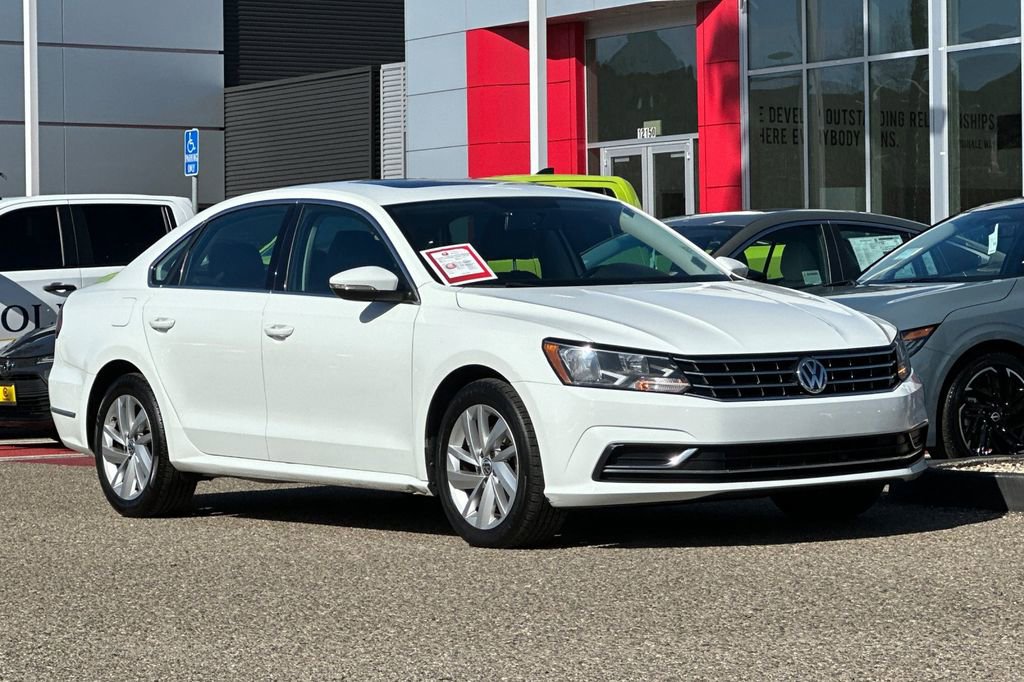 Used 2018 Volkswagen Passat 2.0T SE image 2