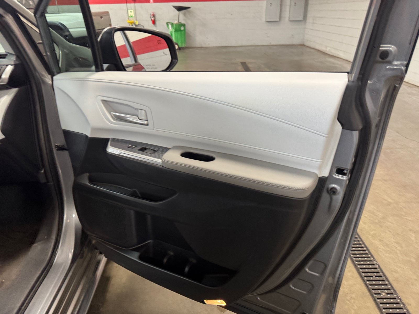 Certified 2026 Toyota Sienna XLE FWD image 18