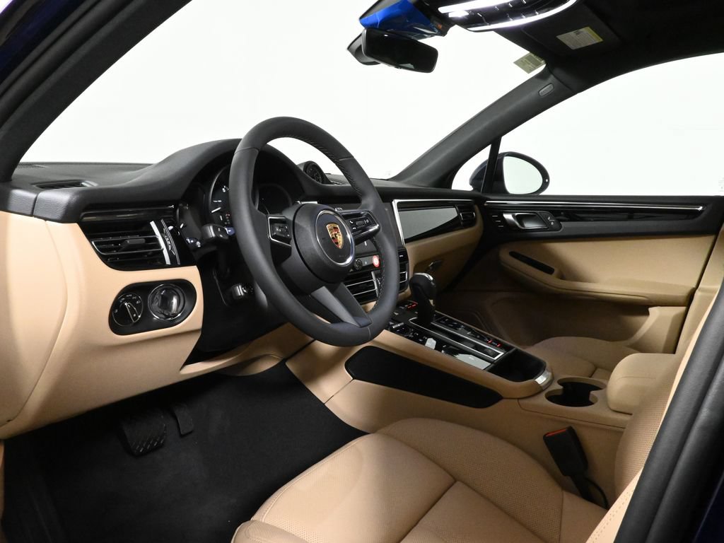 Used 2025 Porsche Macan AWD/4WD image 4