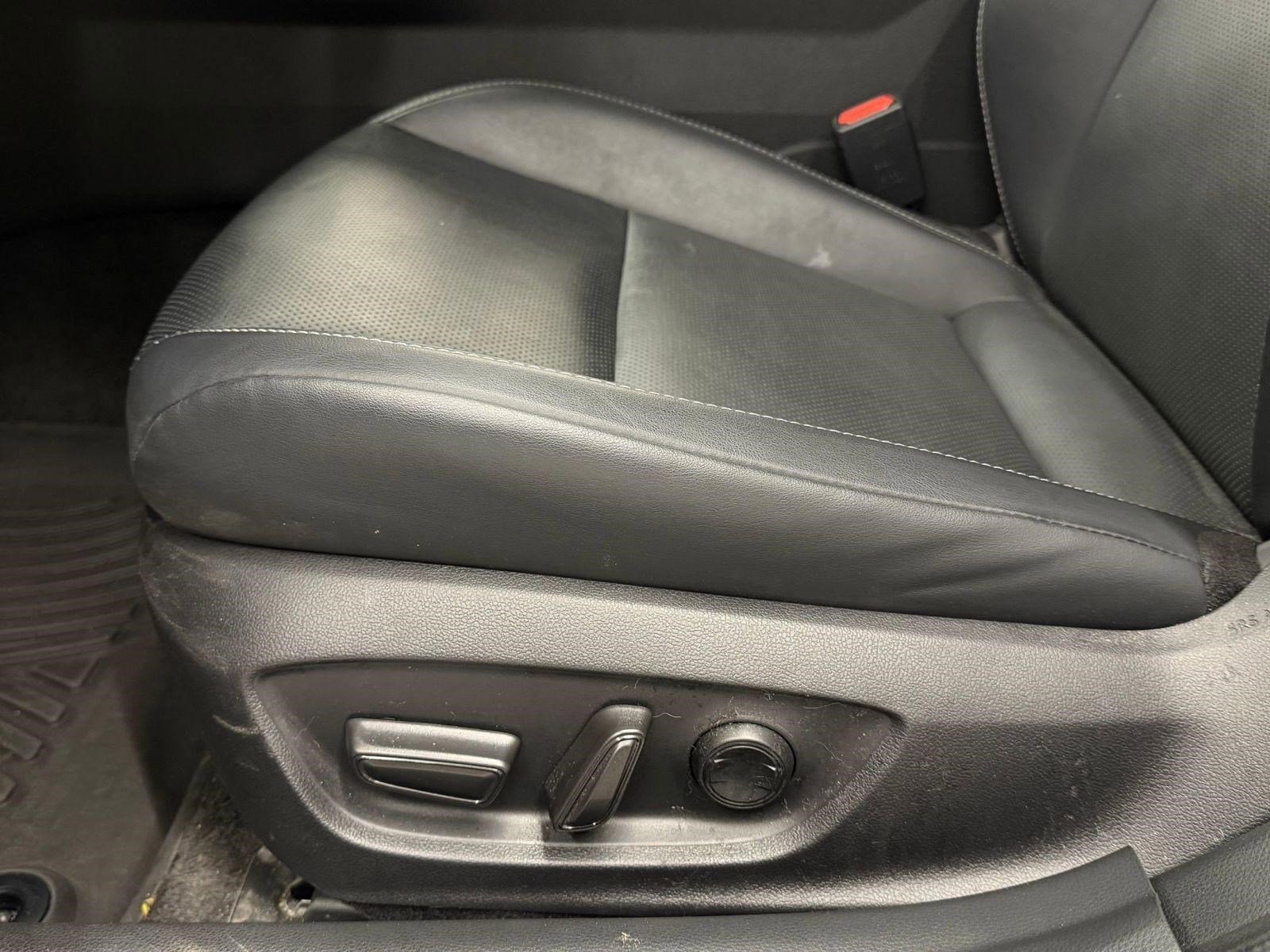 Used 2023 Toyota Prius XLE AWD/4WD image 12