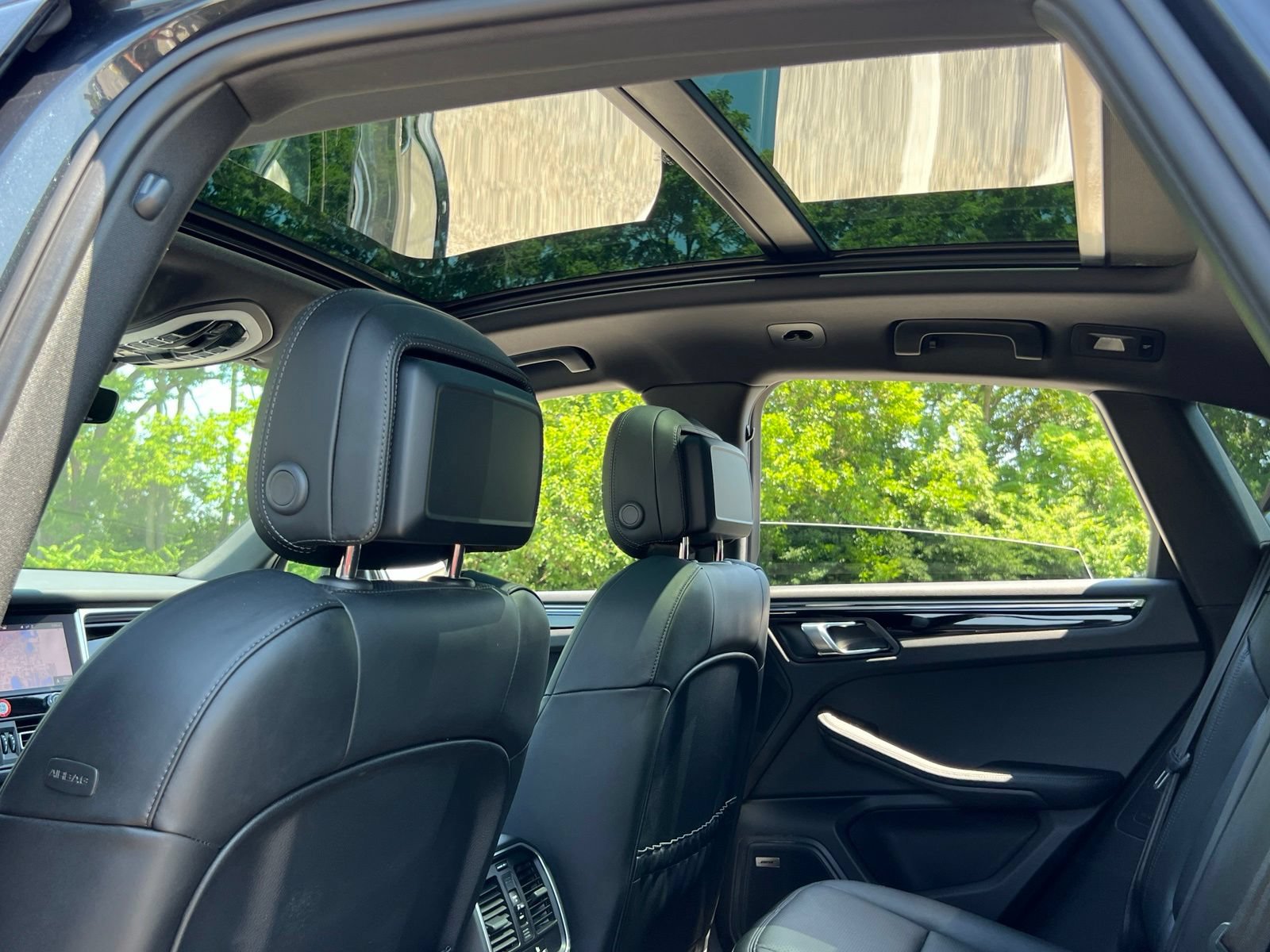 Certified 2025 Porsche Macan S AWD/4WD image 22