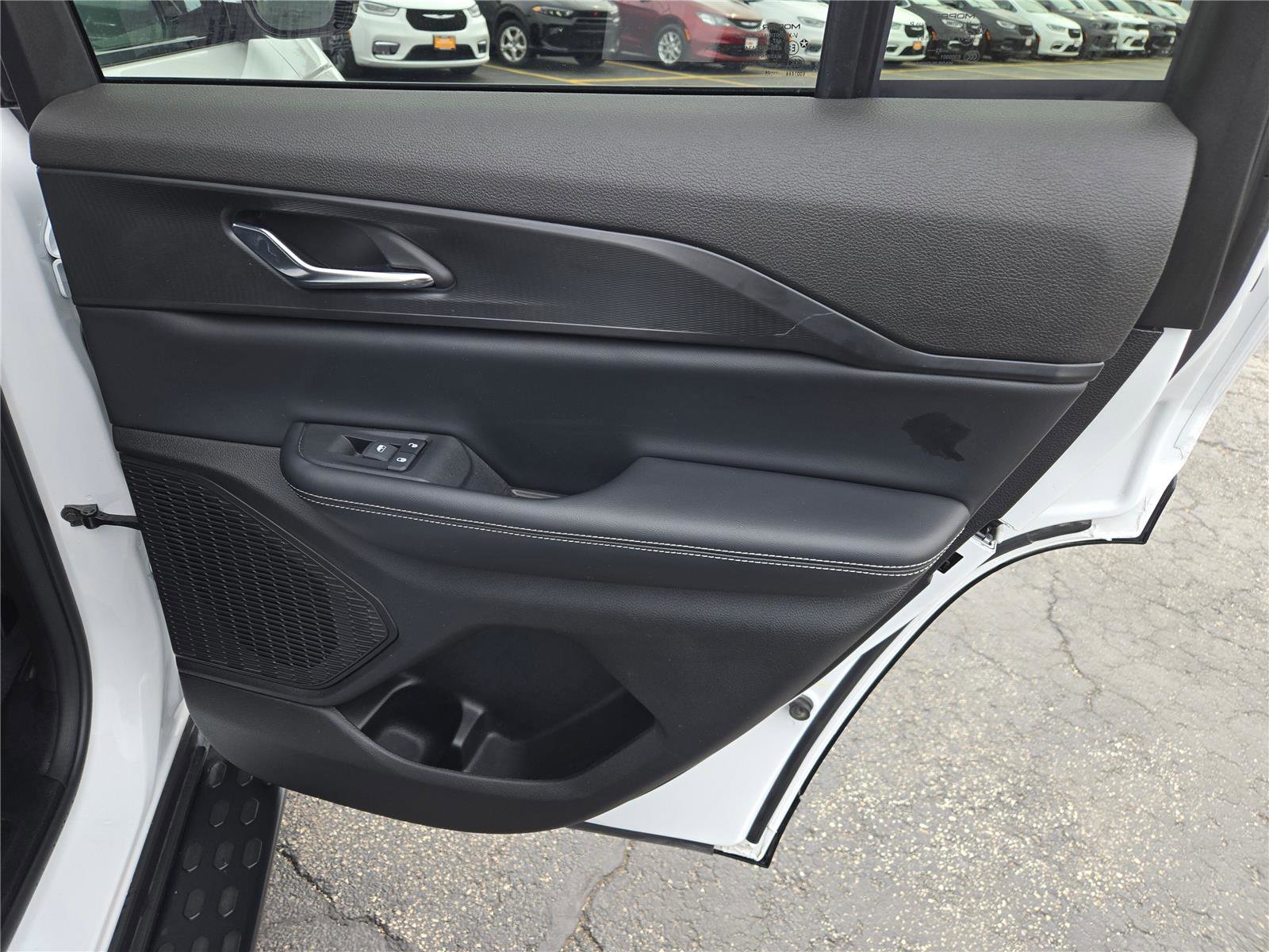 Certified 2024 Jeep Grand Cherokee Altitude image 10