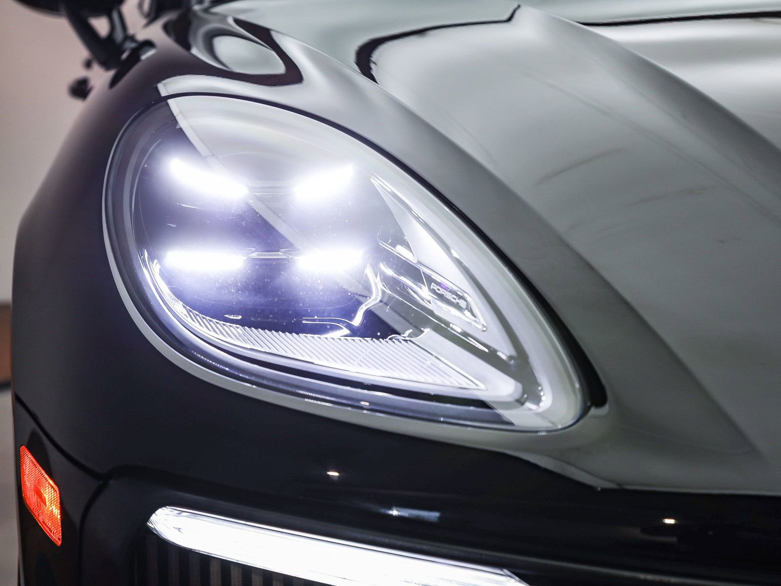 Certified 2025 Porsche Macan S AWD/4WD image 16