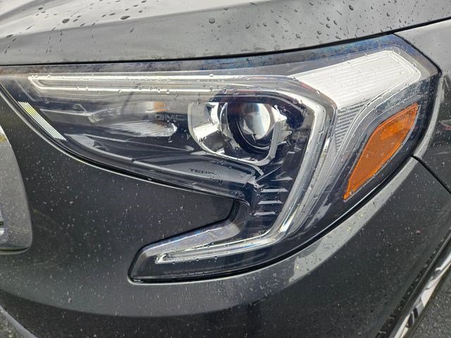 Used 2021 GMC Terrain SLT image 2