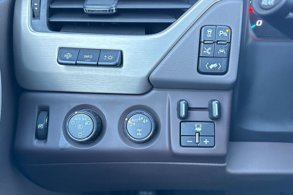 Used 2020 GMC Yukon XL Denali w/ Denali Premium Package image 34