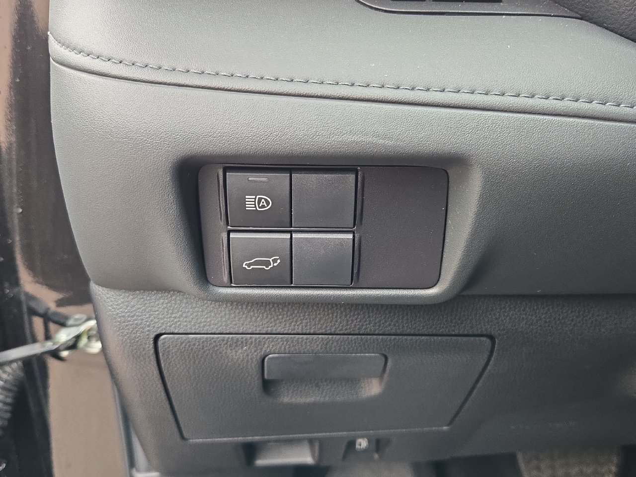 Used 2022 Toyota Highlander XLE AWD/4WD image 17