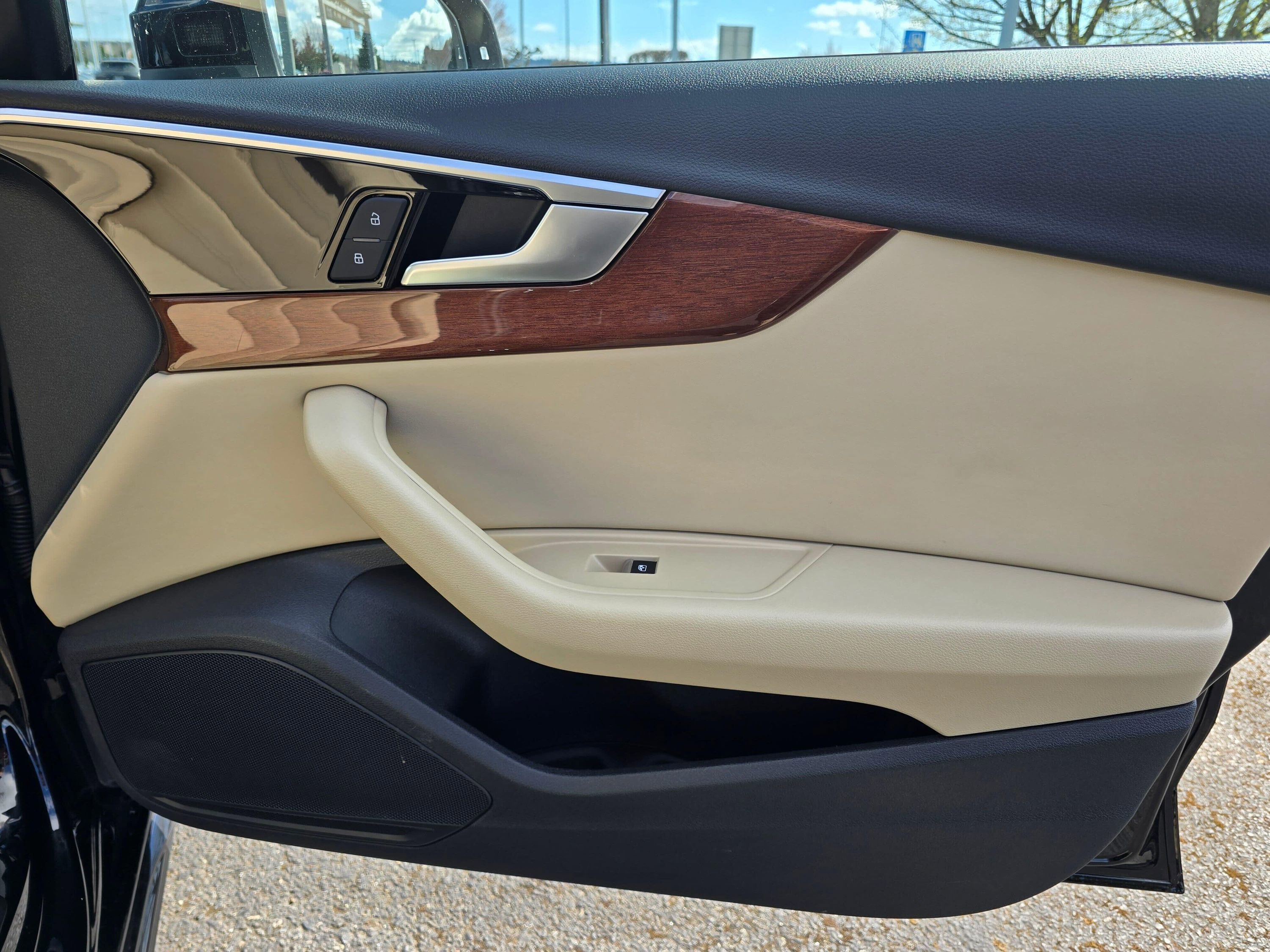 Used 2023 Audi A4 2.0T Premium w/ Convenience Package image 27