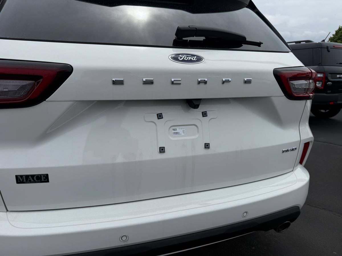 Used 2023 Ford Escape ST-Line w/ Tech Pack #1 AWD/4WD image 7