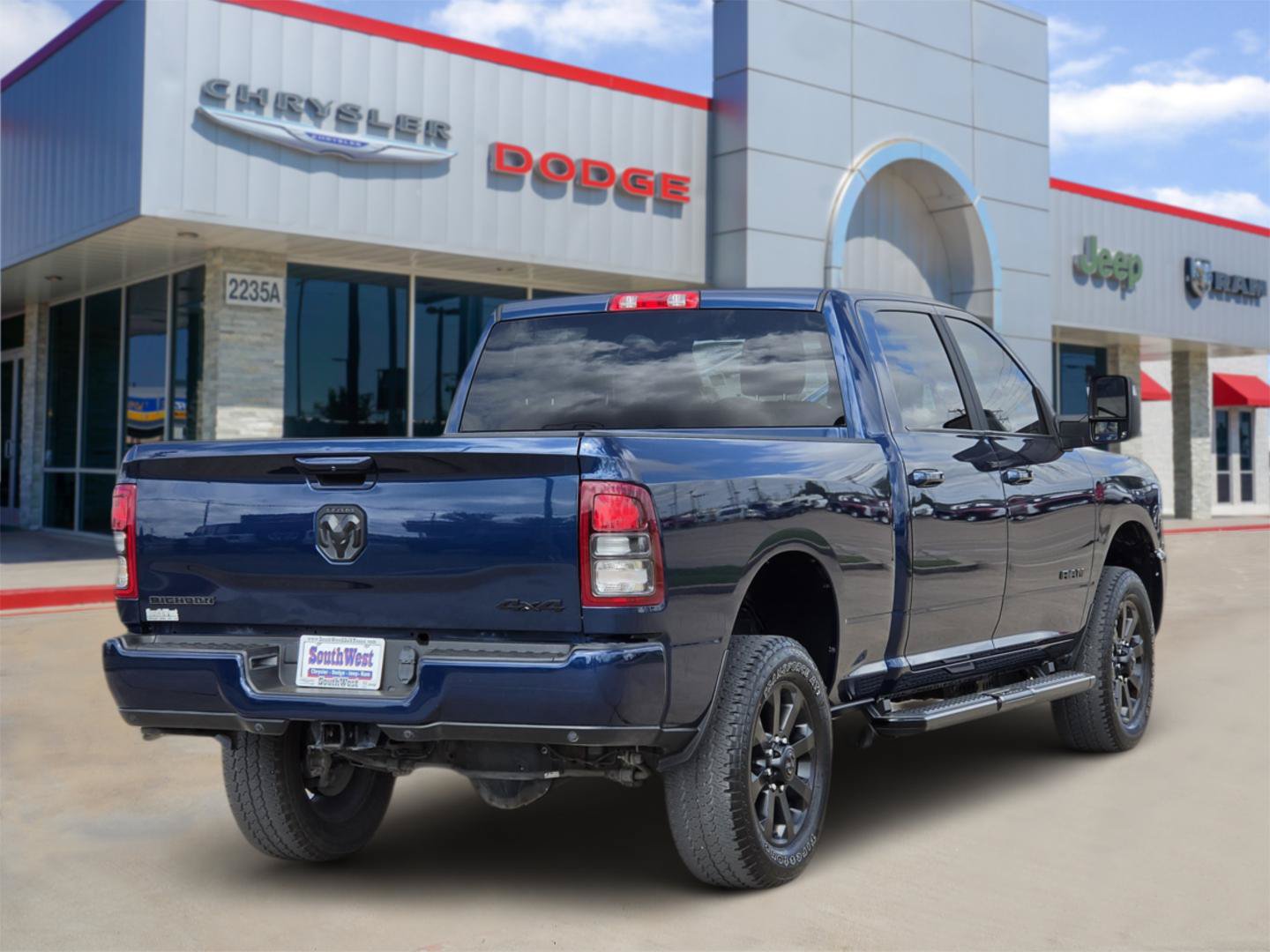 Used 2024 RAM 2500 Big Horn w/ Night Edition AWD/4WD image 5