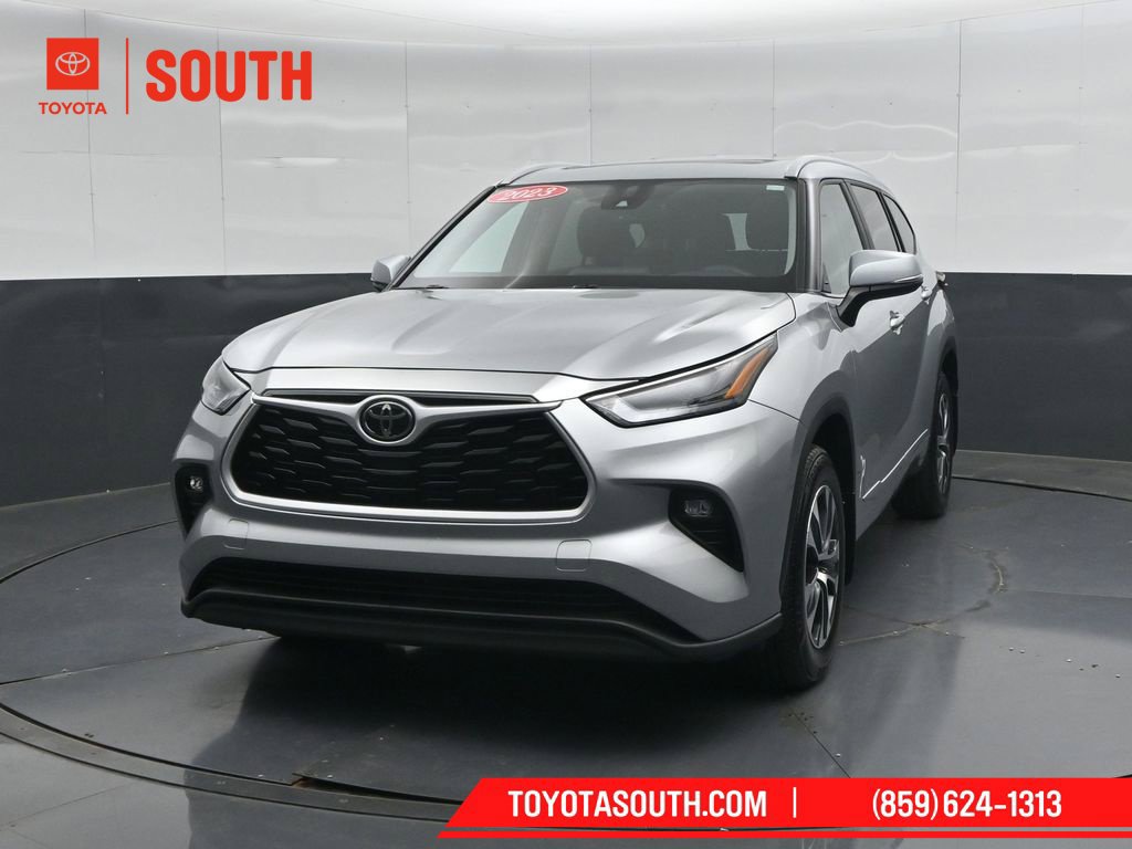 Used 2023 Toyota Highlander XLE AWD/4WD image 5