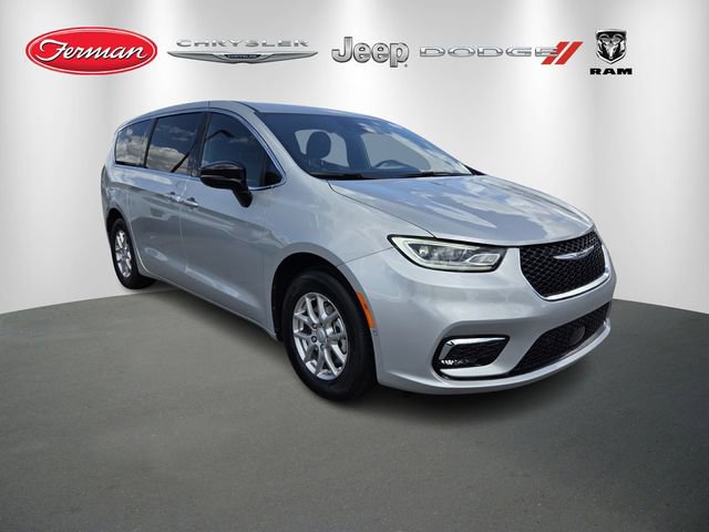New 2026 Chrysler Pacifica Select FWD image 1