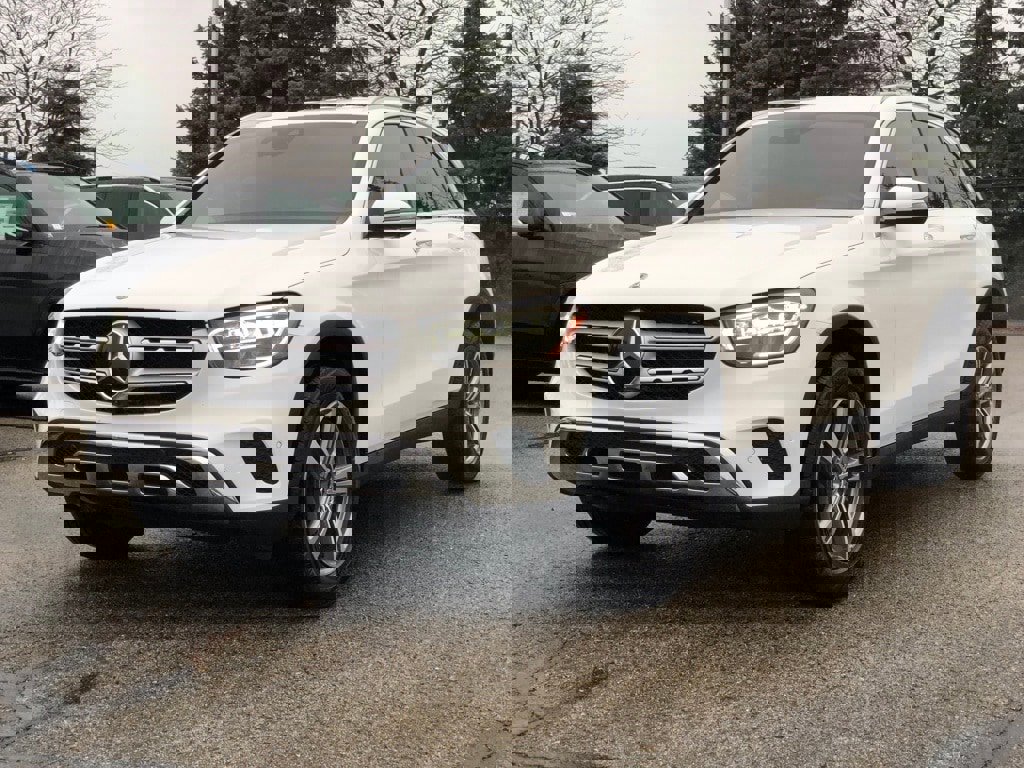 Used 2022 Mercedes-Benz GLC 300 GLC 300 w/ Driver Assistance Package image 3