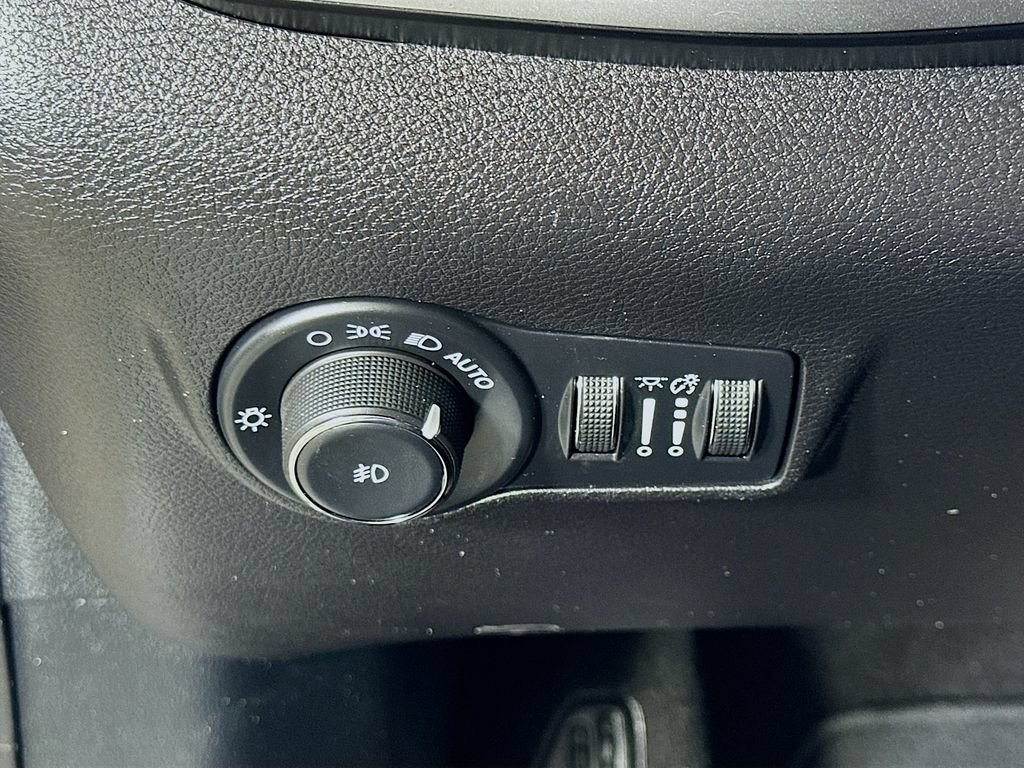 Used 2024 Jeep Compass Latitude AWD/4WD image 21
