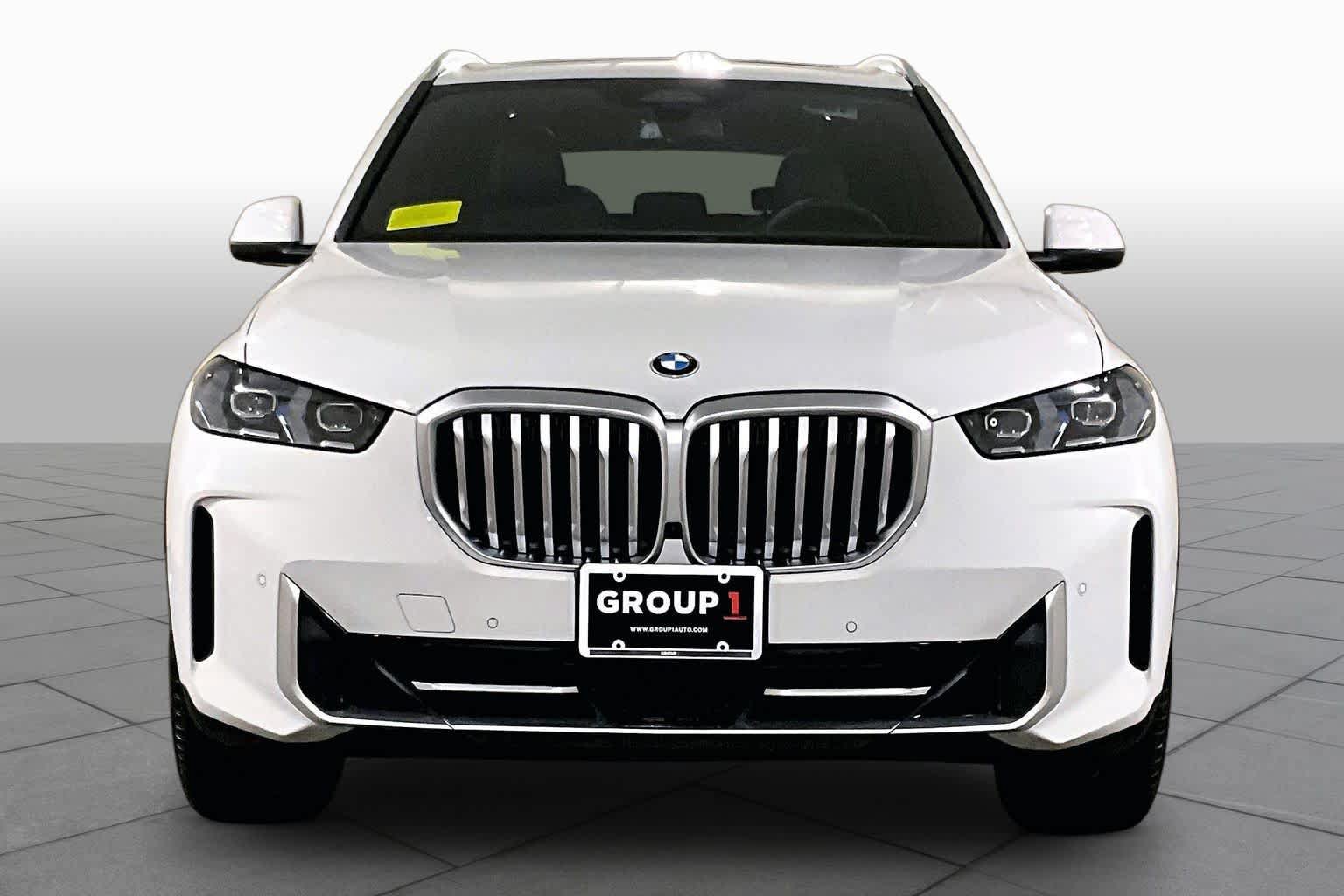 Certified 2024 BMW X5 xDrive40i w/ Premium Package AWD/4WD image 3