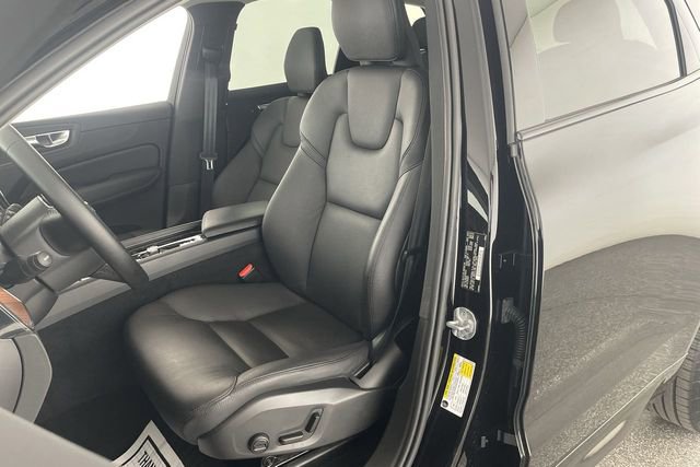 Used 2023 Volvo XC60 B5 Plus image 34