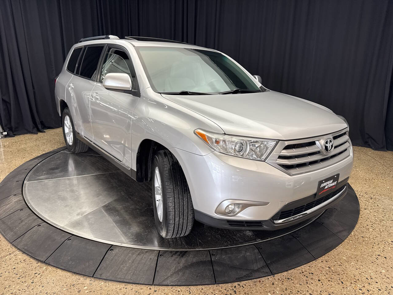 Used 2012 Toyota Highlander SE w/ Tow Pkg AWD/4WD image 16