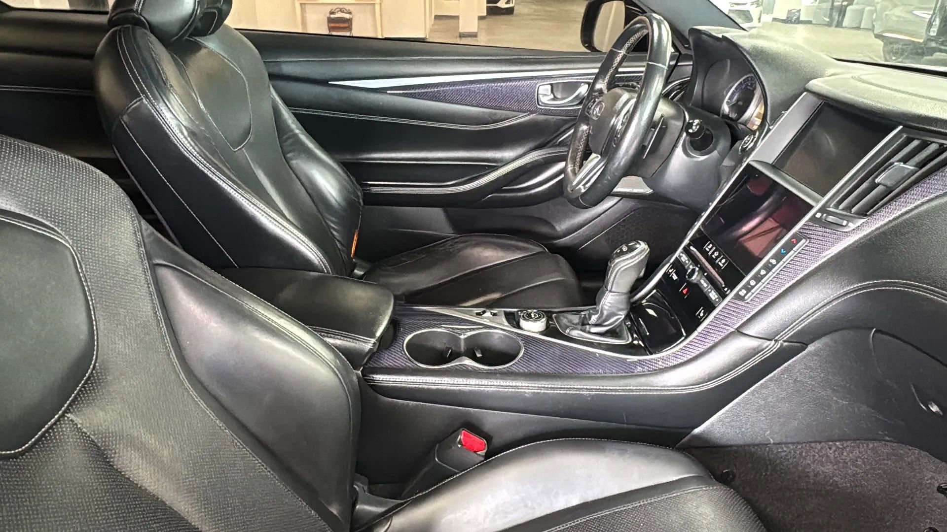 Used 2017 INFINITI Q60 Red Sport 400 AWD/4WD image 7