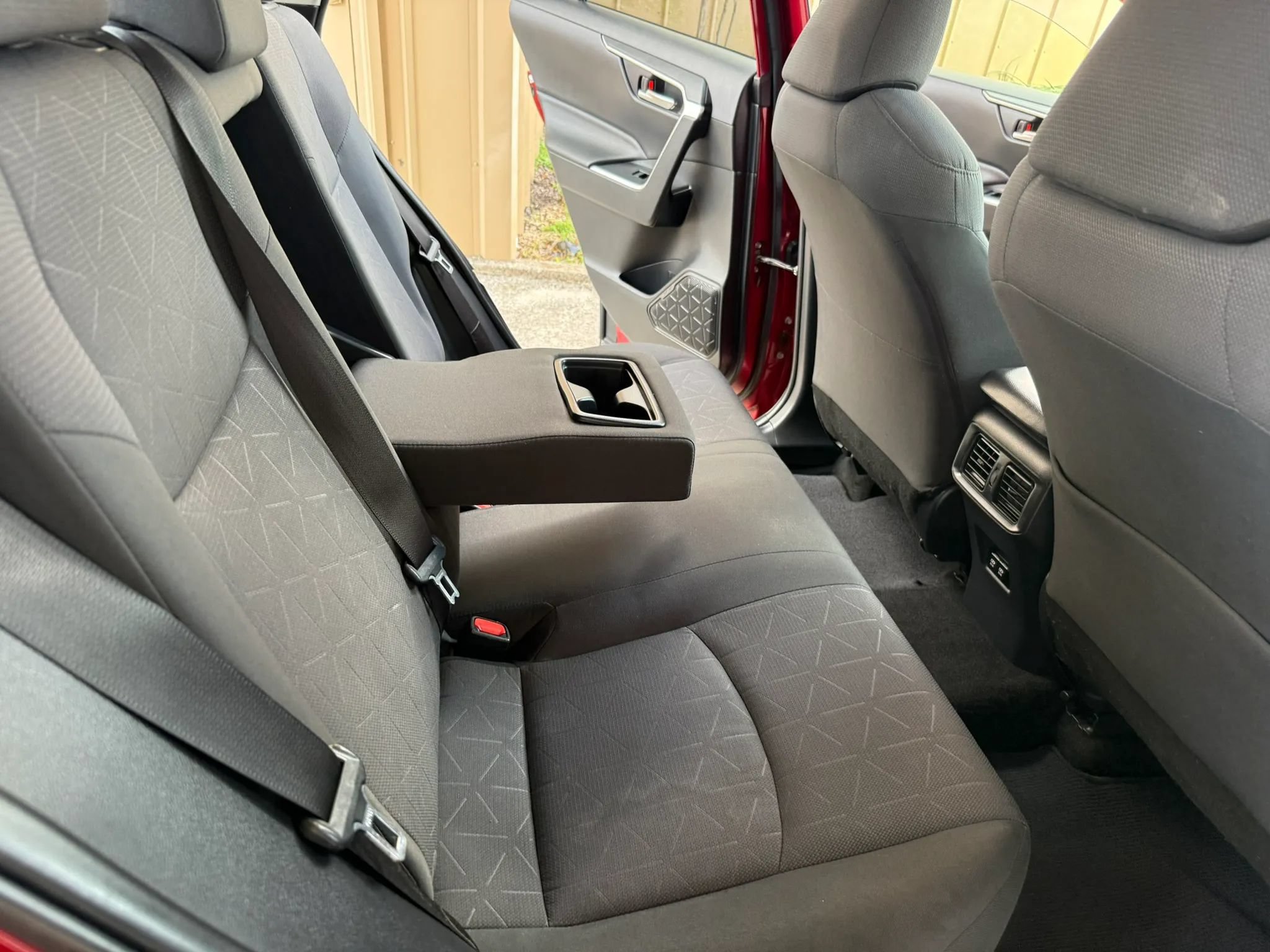 Used 2019 Toyota RAV4 XLE w/ Carpet Mat Package FWD image 21