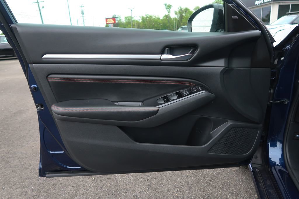 Used 2023 Nissan Altima 2.5 SR FWD image 23