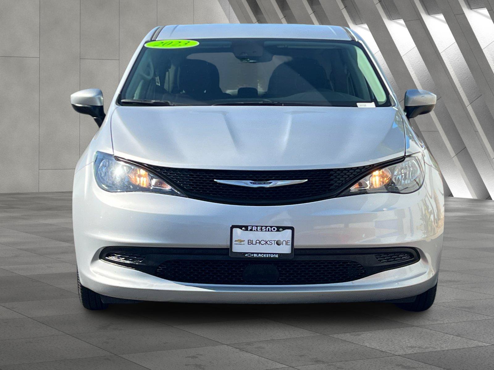 Used 2023 Chrysler Voyager LX FWD image 9