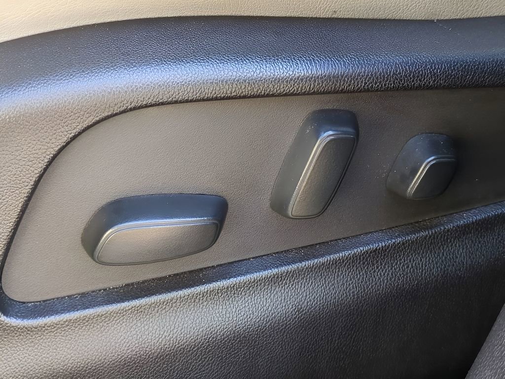 Used 2022 Cadillac XT4 Luxury w/ Driver Awareness Package image 21