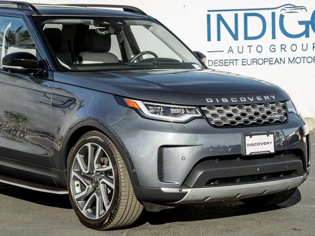 Used 2025 Land Rover Discovery S image 5
