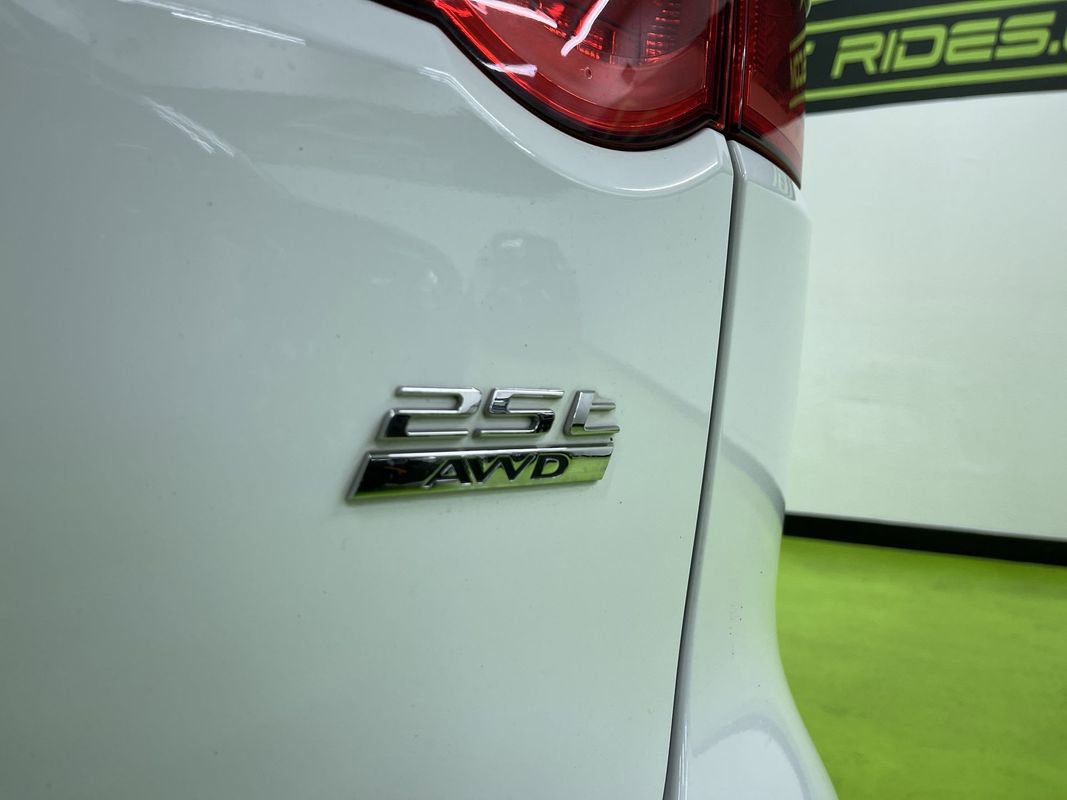 Used 2019 Jaguar F-PACE Premium image 14