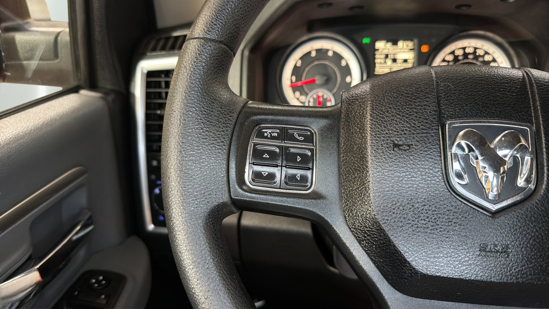 Used 2014 RAM 1500 Classic SLT RWD image 27