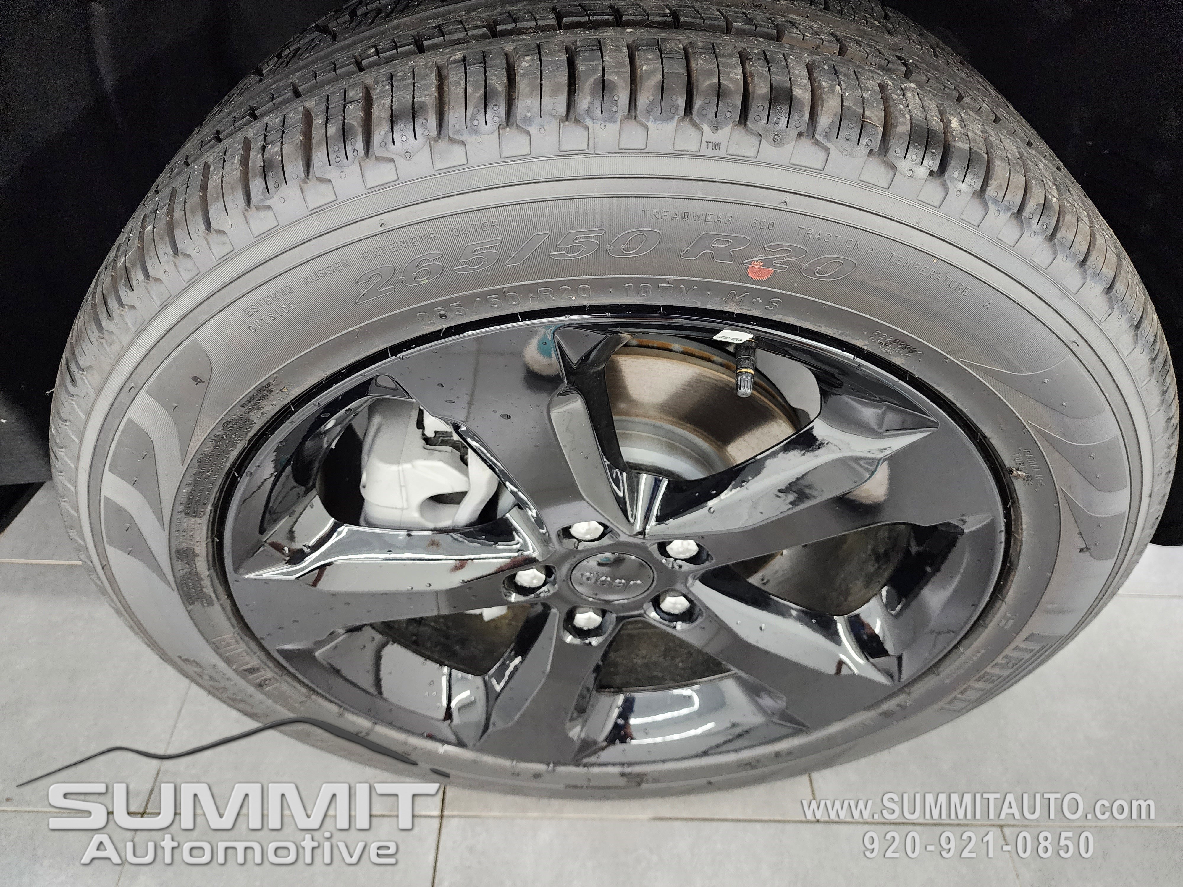 New 2025 Jeep Grand Cherokee Limited w/ Black Appearance Package image 3