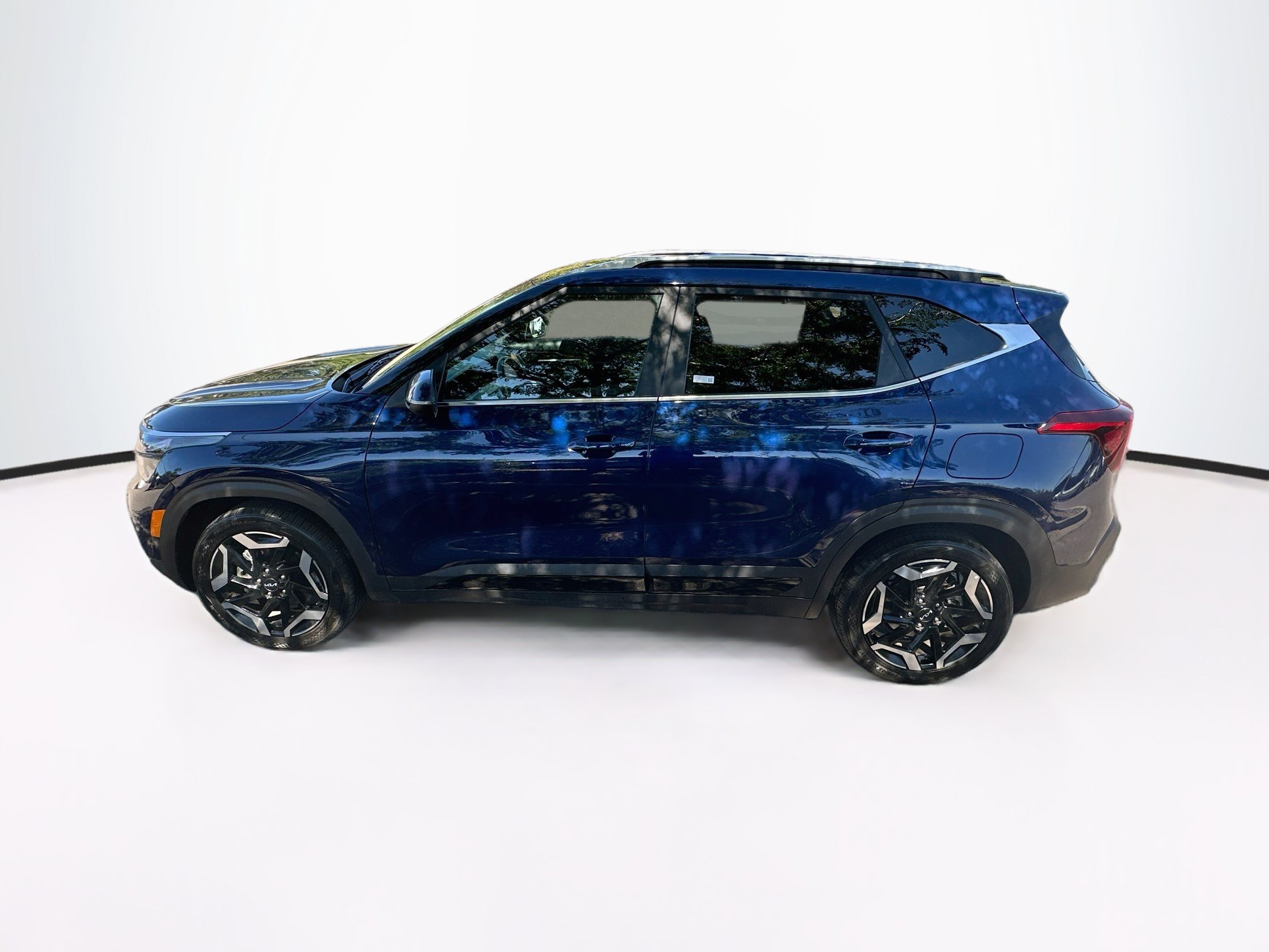 Used 2024 Kia Seltos SX w/ SX Sunroof Package AWD/4WD image 4