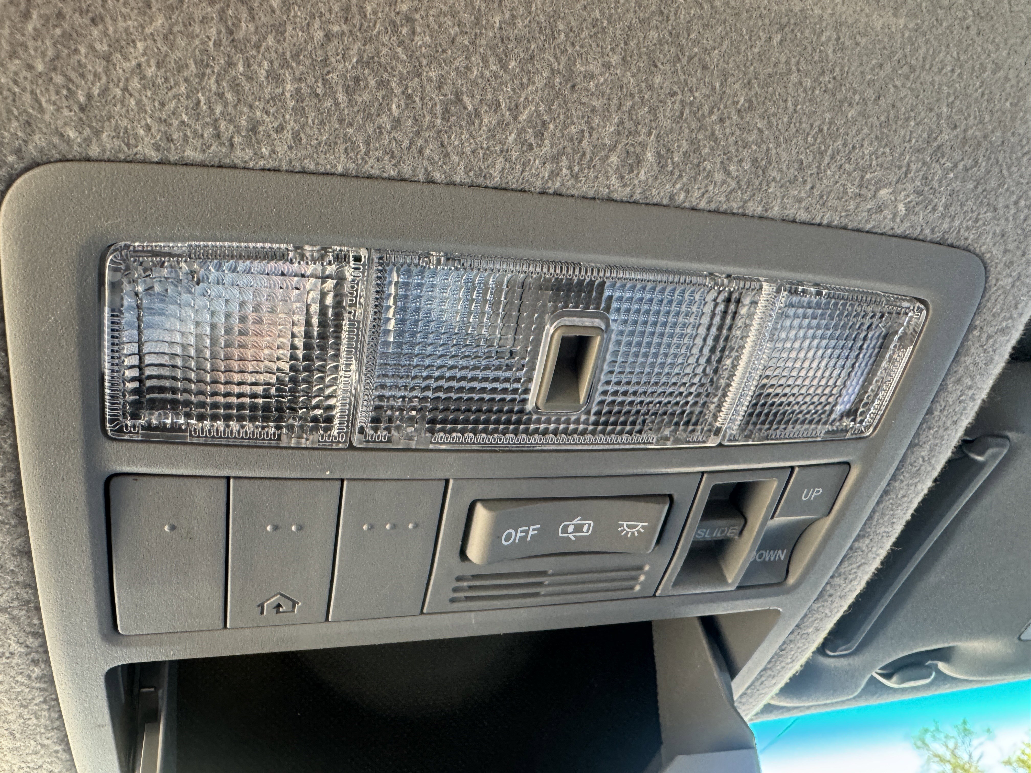 Used 2012 Toyota Highlander Limited w/ Tow Pkg image 32